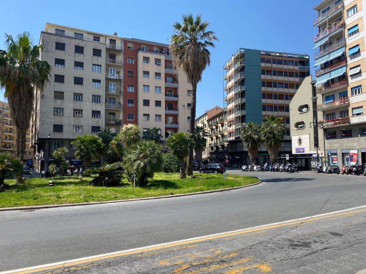 Mondo Vacanze Appartement Savona Buitenkant foto